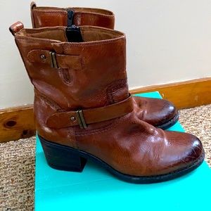 Clarks boots. Romanian Leather